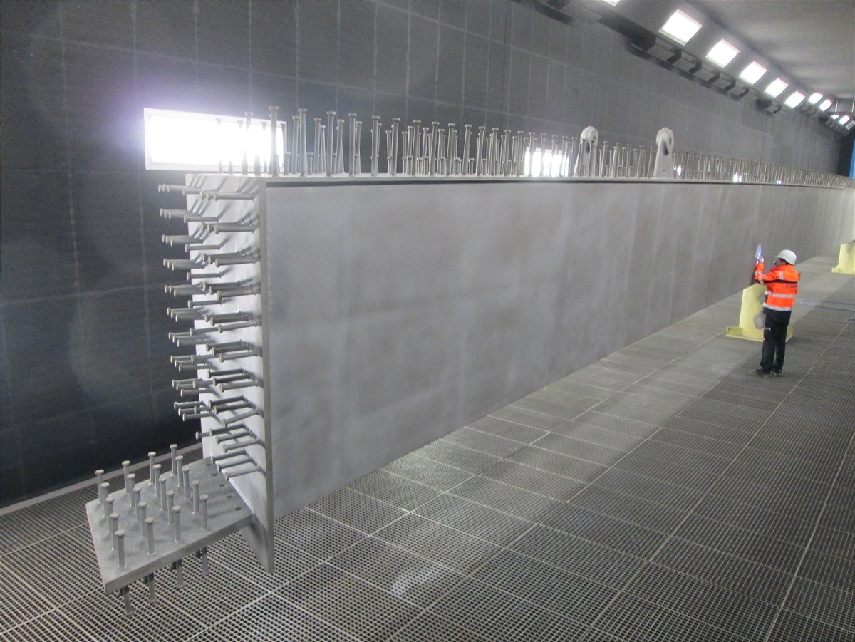 ZÜBLIN, Vorstrahl- und Konservierungsanlage in der sanierten Produktionshalle der Züblin Stahlbau GmbH Sande